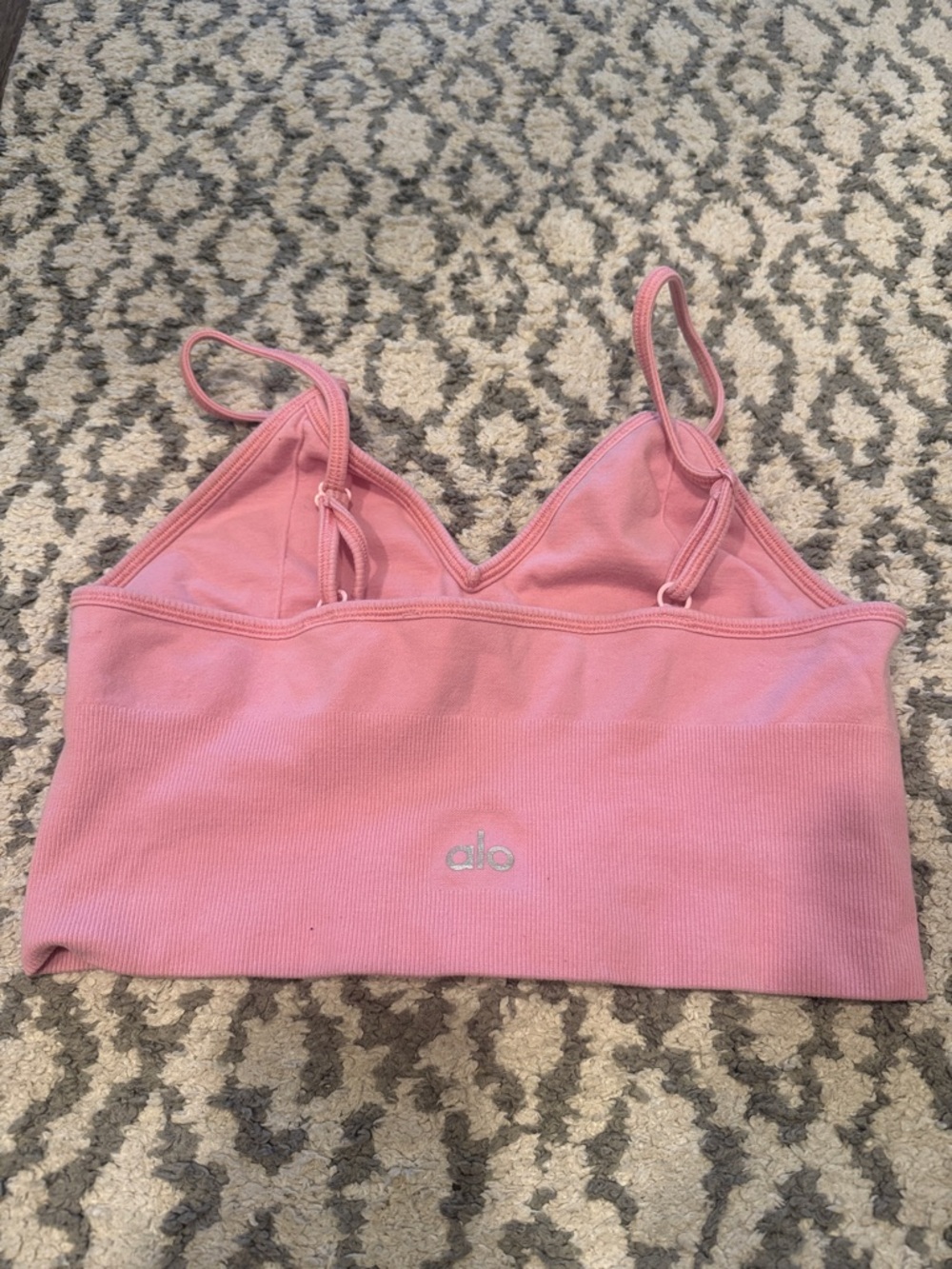 ALO Yoga Pink shorts and sports bra - Picture 4 of 5